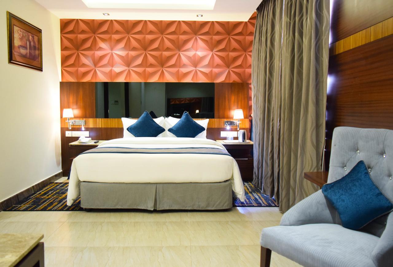 Rg Royal Hotel Bangalore Bagian luar foto