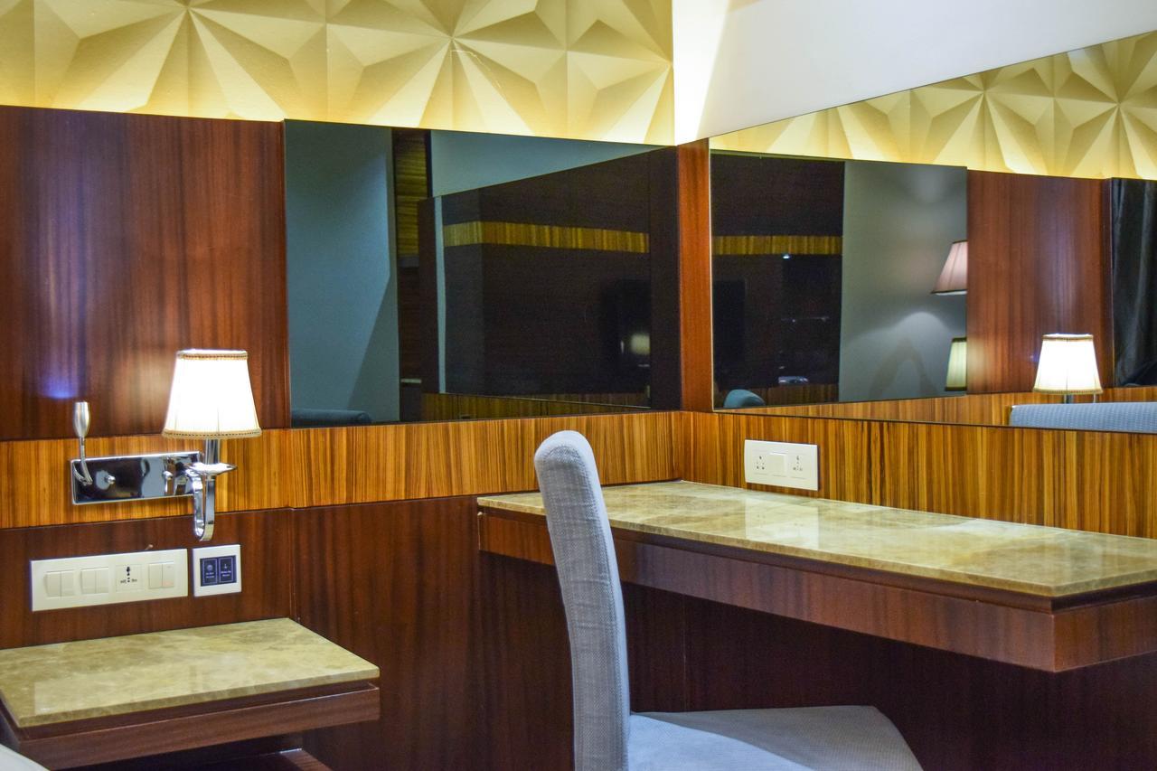 Rg Royal Hotel Bangalore Bagian luar foto