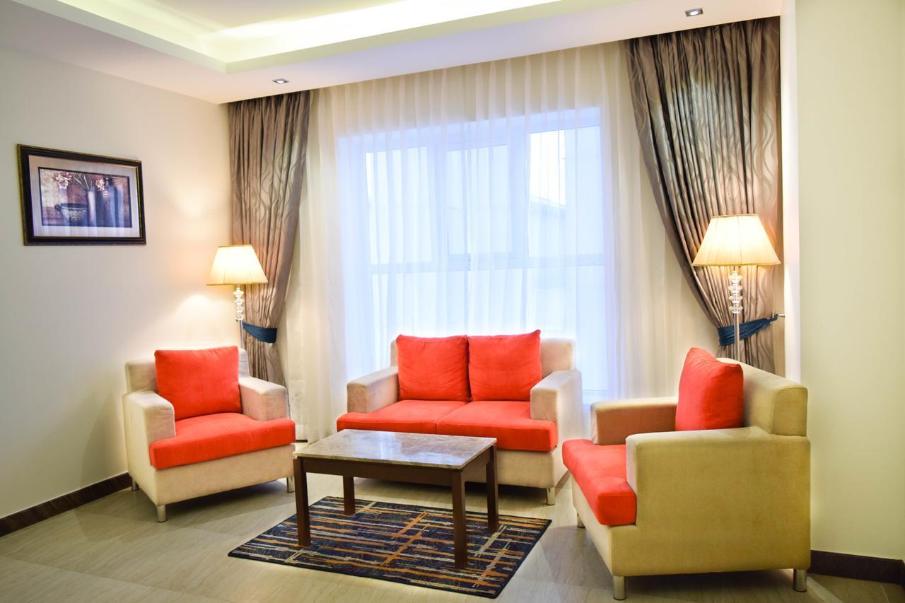 Rg Royal Hotel Bangalore Bagian luar foto