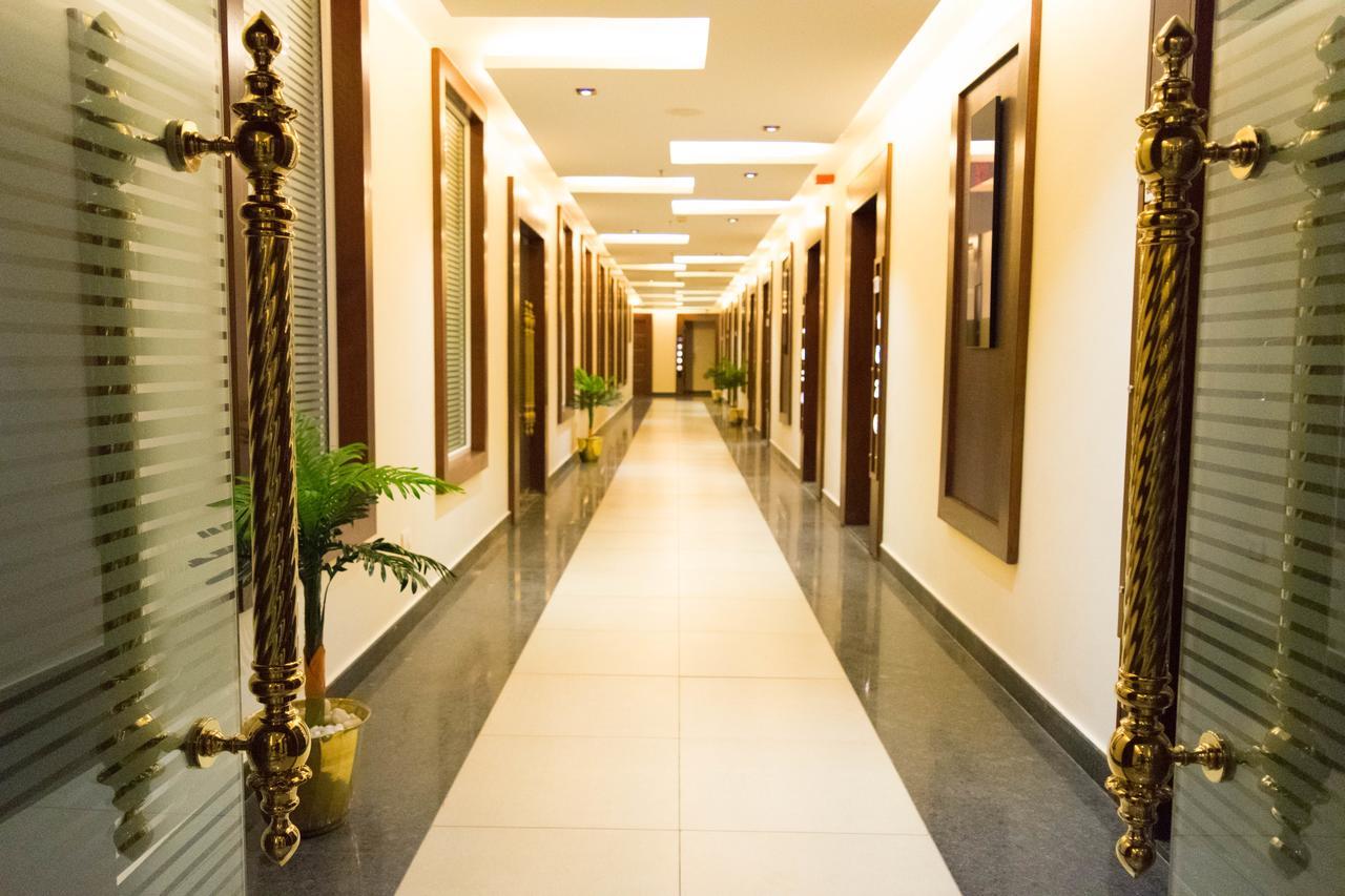 Rg Royal Hotel Bangalore Bagian luar foto