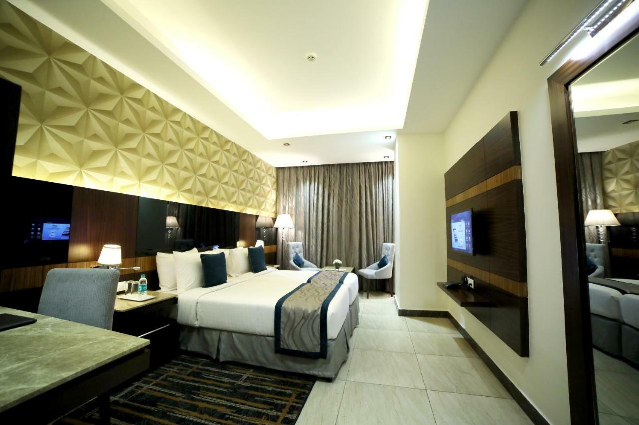Rg Royal Hotel Bangalore Bagian luar foto