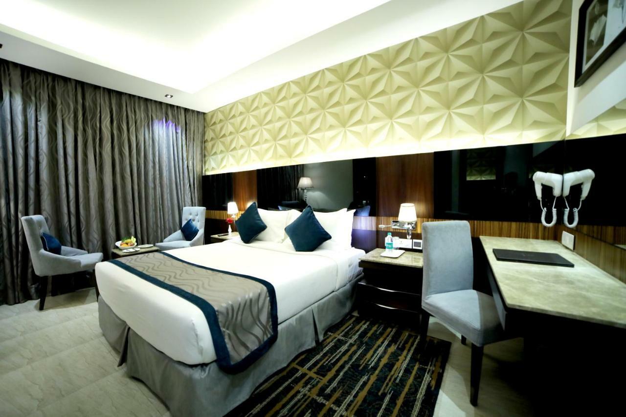 Rg Royal Hotel Bangalore Bagian luar foto